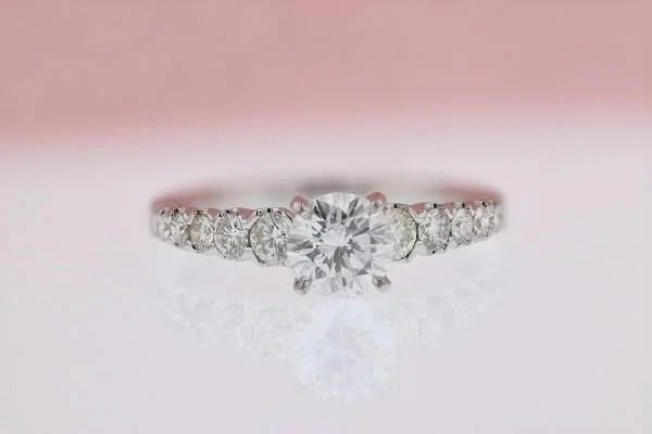 Center Pave Tapering Round Diamond Engagement Ring