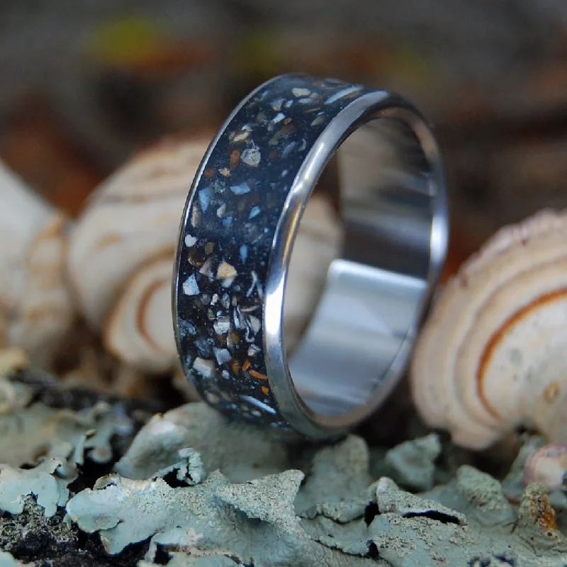 Deutschland | Men's German Beach Sand & Titanium Wedding Ring