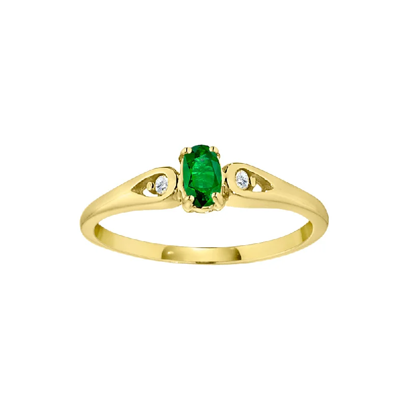 Small Emerald and Diamond Ring