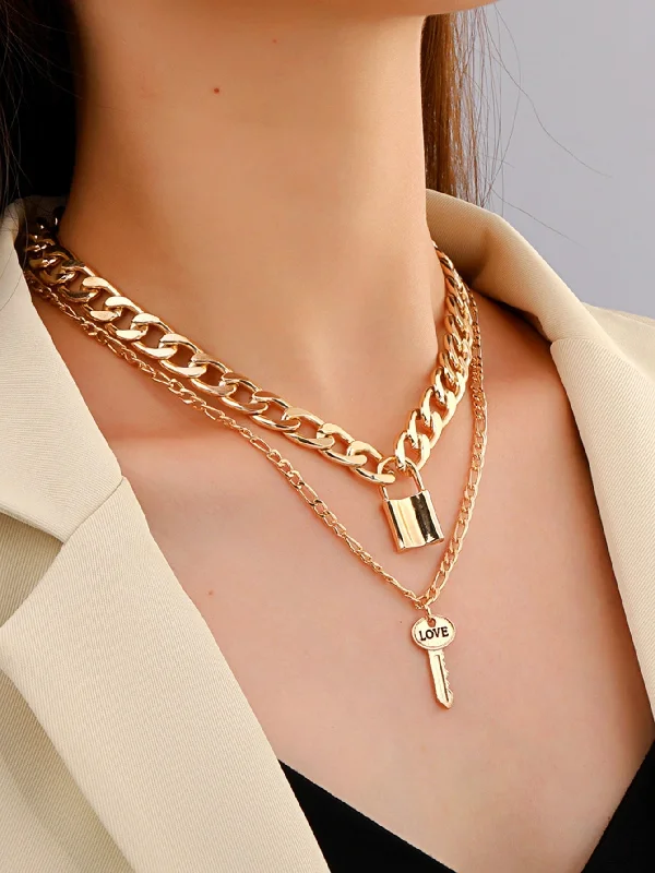 2pcs Letter Detail Key & Lock Charm Necklace